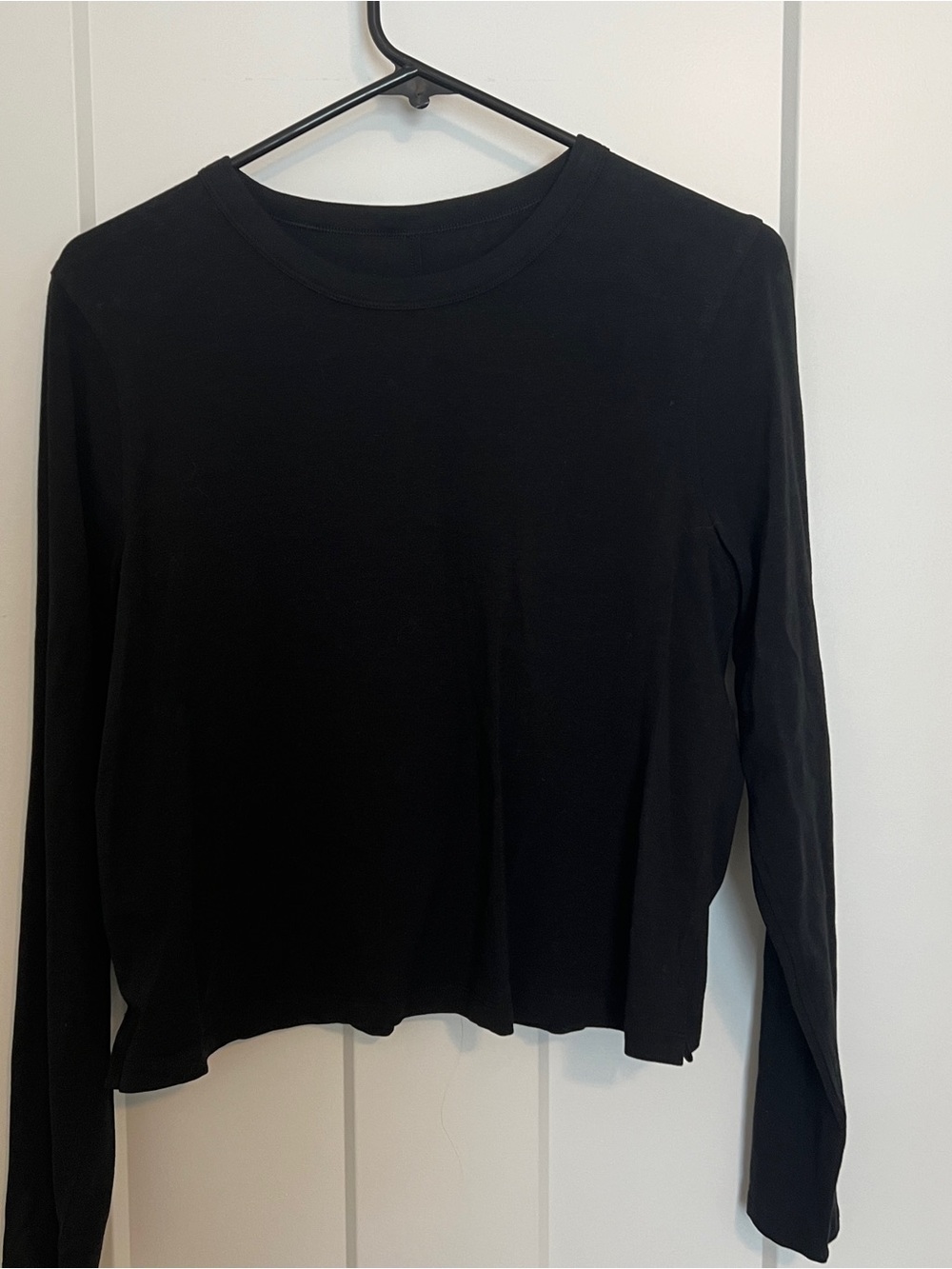 Lululemon Black Long-Sleeve Crewneck Top size 8 medium